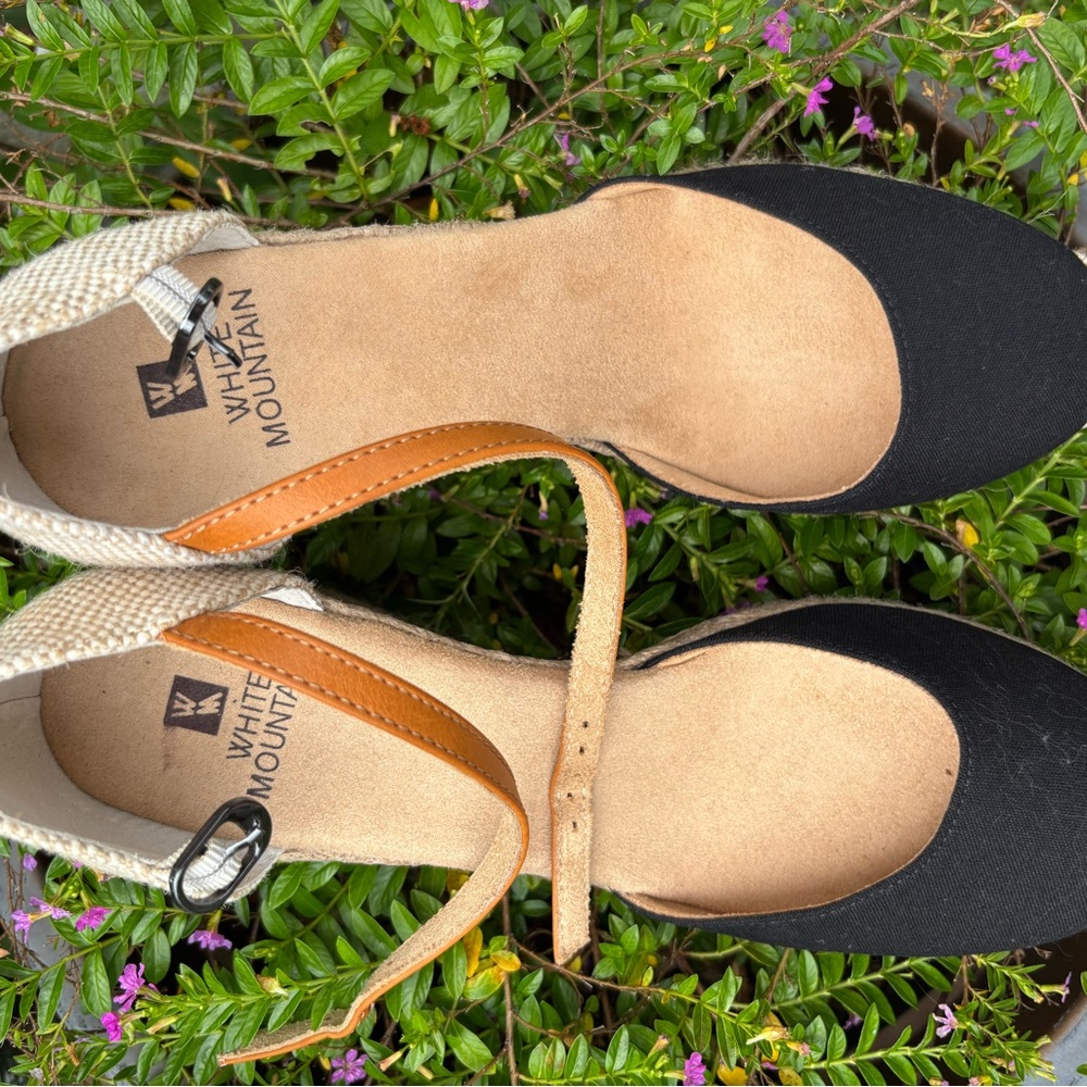 White Mountain Women's Black and Tan Shoes - Picture 9 of 10